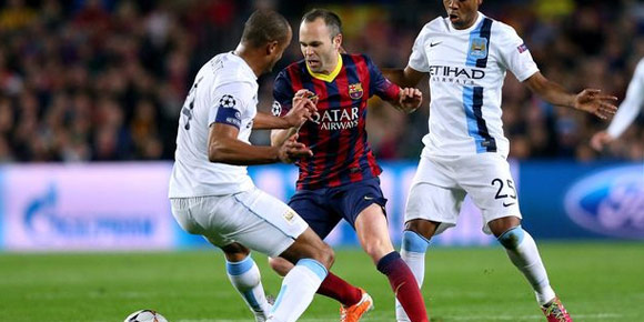 Video: Sihir Iniesta Pecundangi Penggawa Man City