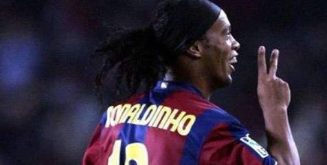 Karir Memburuk, Ronaldinho Malah Nge-Rap Karir Memburuk, Ronaldinho Malah Nge-Rap
