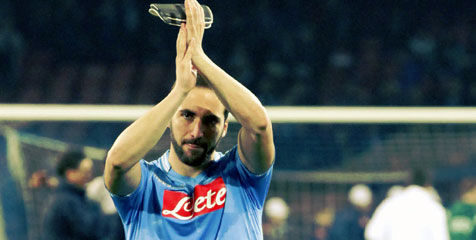 Higuain: Didepak Porto, Napoli Belum Kiamat Higuain: Didepak Porto, Napoli Belum Kiamat