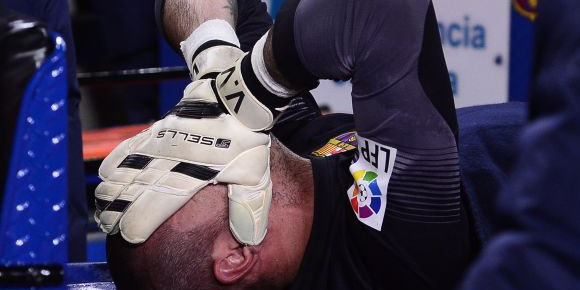 Momen Berakhirnya Karir Valdes di Barcelona Momen Berakhirnya Karir Valdes di Barcelona
