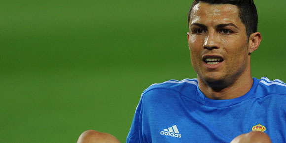 Ronaldo Termenung Ratapi Kesialan ke-13 Ronaldo Termenung Ratapi Kesialan ke-13
