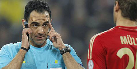 Wasit 8 Besar 'Untungkan' Bayern? Wasit 8 Besar 'Untungkan' Bayern?
