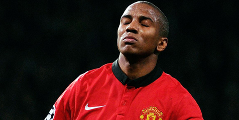 Ashley Young Dilarikan ke Rumah Sakit Ashley Young Dilarikan ke Rumah Sakit