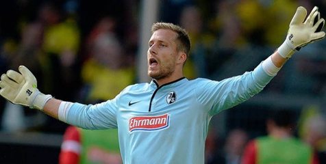 Ditaksir Milan, Kiper Freiburg Tak Ambil Pusing Ditaksir Milan, Kiper Freiburg Tak Ambil Pusing