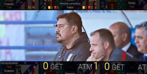 Asisten Atletico Pertama Gunakan Google Glass di Laga Resmi Asisten Atletico Pertama Gunakan Google Glass di Laga Resmi