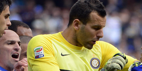 Handanovic Senang Jadi Kiper Sibuk Handanovic Senang Jadi Kiper Sibuk