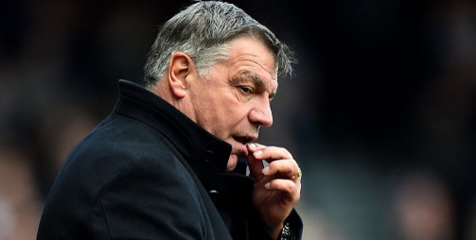 Allardyce Sebut MU Gunakan Mata-Mata Allardyce Sebut MU Gunakan Mata-Mata