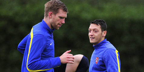 Mertesacker Yakin Ozil Bangkit Lebih Kuat Pasca Cedera Mertesacker Yakin Ozil Bangkit Lebih Kuat Pasca Cedera