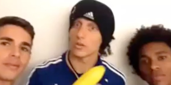 David Luiz, Oscar, & Willian: Kami Monyet dan Kami Senang David Luiz, Oscar, & Willian: Kami Monyet dan Kami Senang