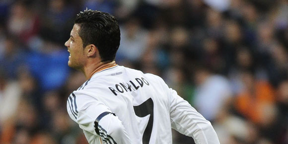 Risih, Ibu Ronaldo Minta Anaknya Diganti Usai Cetak Brace Risih, Ibu Ronaldo Minta Anaknya Diganti Usai Cetak Brace