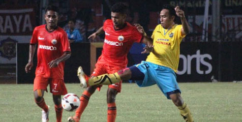 Review ISL: Persija Susah Payah Tundukkan Gresik United Review ISL: Persija Susah Payah Tundukkan Gresik United