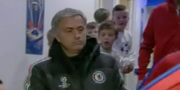 Video: Dinanti Courtois, Mourinho Malah Cuek Video: Dinanti Courtois, Mourinho Malah Cuek