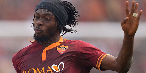 Gervinho Tertangkap Kamera Kenakan Sepatu Wanita Gervinho Tertangkap Kamera Kenakan Sepatu Wanita