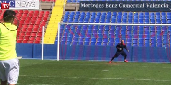 Tantangan Unik, Kiper Levante vs Petenis Tantangan Unik, Kiper Levante vs Petenis