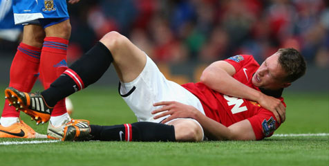 Phil Jones Absen di Piala Dunia 2014? Phil Jones Absen di Piala Dunia 2014?