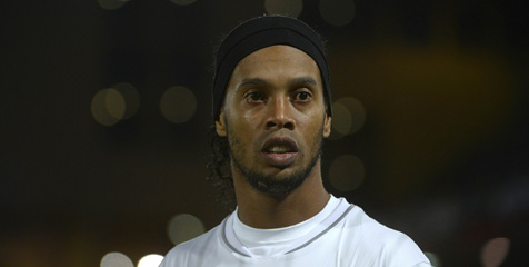 Ronaldinho Bantah Perang Dingin dengan Guardiola Ronaldinho Bantah Perang Dingin dengan Guardiola