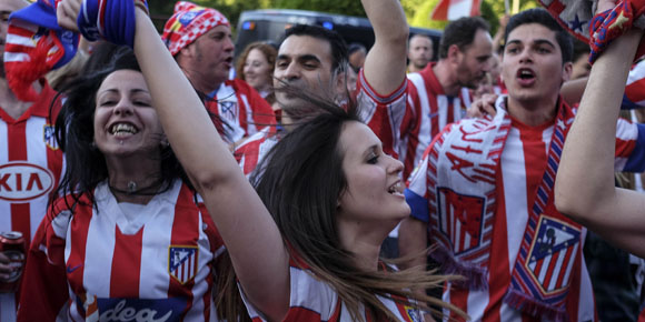 Patahkan Dominasi Clasico, Fans Atleti Banjiri Plaza Neptuno Patahkan Dominasi Clasico, Fans Atleti Banjiri Plaza Neptuno