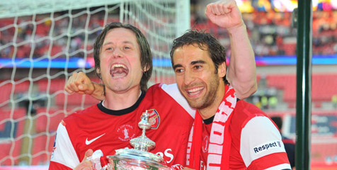 Rosicky Sambut Suka Cita Trofi Piala FA Rosicky Sambut Suka Cita Trofi Piala FA