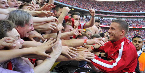 Podolski: Gol Cazorla Titik Balik Arsenal Podolski: Gol Cazorla Titik Balik Arsenal