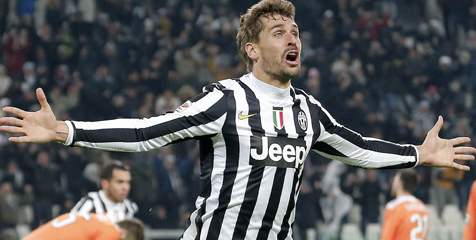 Conte Sebut Vidal dan Llorente Akan Bertahan di Juventus Conte Sebut Vidal dan Llorente Akan Bertahan di Juventus