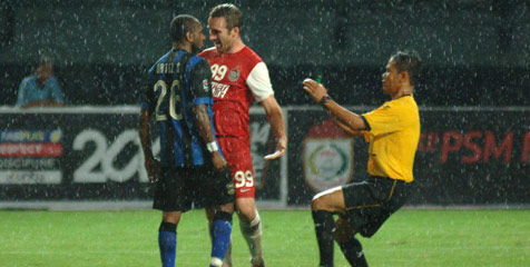 Laga Dipimpin Iwan Sukoco, Rudi Berharap Wasit Adil Laga Dipimpin Iwan Sukoco, Rudi Berharap Wasit Adil