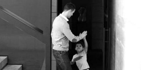 Ronaldo Dapat Nasihat Fashion dari Sang Anak Ronaldo Dapat Nasihat Fashion dari Sang Anak