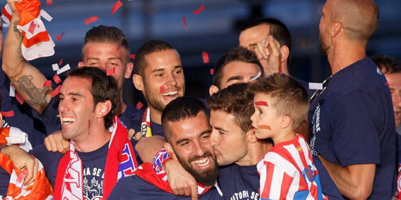 Rayakan Juara La Liga, Atletico Rilis T-Shirt Spesial Rayakan Juara La Liga, Atletico Rilis T-Shirt Spesial