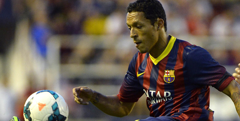 Agen Bantah Adriano Akan Pindah ke Inter