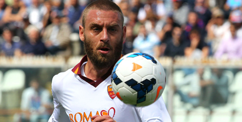 Timbang Fabregas, Wenger Disarankan Beli De Rossi Timbang Fabregas, Wenger Disarankan Beli De Rossi