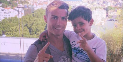 Ronaldo Rayakan Hari Anak Bersama Sang Junior Tercinta Ronaldo Rayakan Hari Anak Bersama Sang Junior Tercinta
