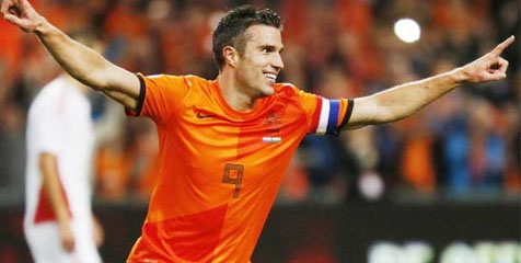 Terlalu Defensif, Van Gaal Kritik Van Persie