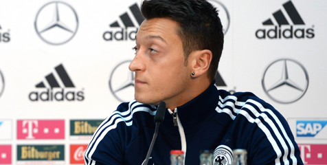 Ozil Dicemooh, Boateng Kecewa