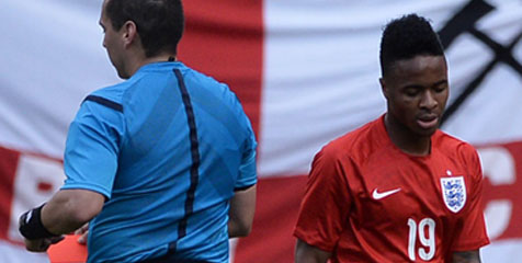 Sterling Kartu Merah, Hodgson Kecewa Reaksi Valencia Sterling Kartu Merah, Hodgson Kecewa Reaksi Valencia
