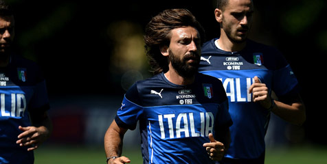 Scholes: Inggris Harus Tempatkan 'Pengawal Khusus' Redam Pirlo Scholes: Inggris Harus Tempatkan 'Pengawal Khusus' Redam Pirlo