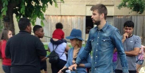 Pique dan Shakira Pelesir ke Kebun Binatang Pique dan Shakira Pelesir ke Kebun Binatang