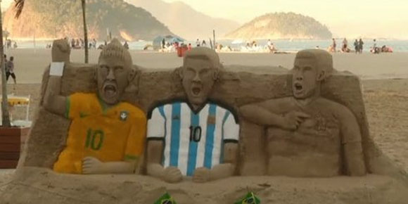 Neymar dan Messi dari Gundukan Pasir Neymar dan Messi dari Gundukan Pasir
