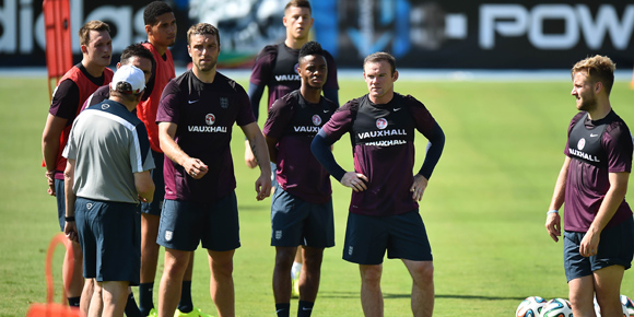 Duel Basket Henderson-Rooney vs Sterling-Welbeck, Siapa Menang? Duel Basket Henderson-Rooney vs Sterling-Welbeck, Siapa Menang?