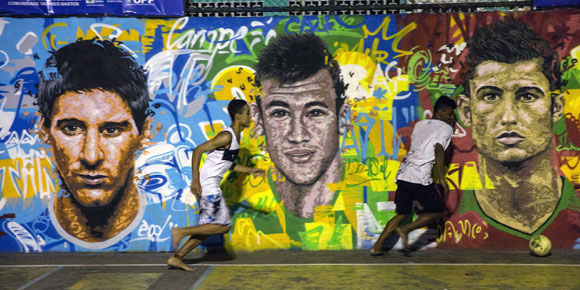 Ronaldo, Messi, dan Neymar di Jalanan Rio de Janeiro Ronaldo, Messi, dan Neymar di Jalanan Rio de Janeiro