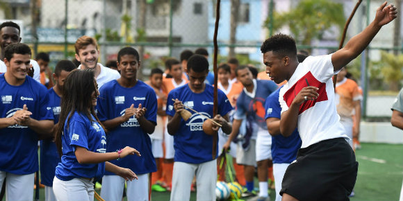 Penggawa Inggris Jajal Capoeira