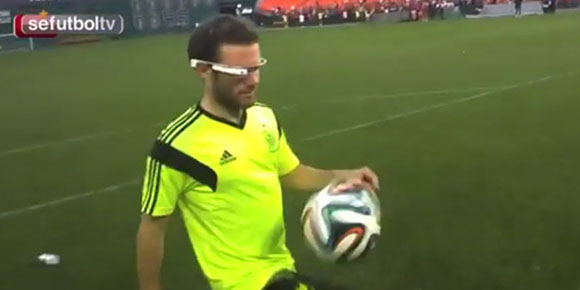 Canggih, Mata dan Martinez Latihan Gunakan Google Glass Canggih, Mata dan Martinez Latihan Gunakan Google Glass