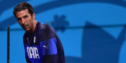 Cedera Engkel, Buffon Meragukan Kontra Inggris Cedera Engkel, Buffon Meragukan Kontra Inggris