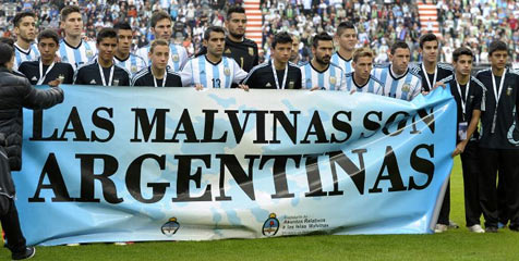 Bentangkan Spanduk Kontroversial, Argentina Dinanti Sanksi Bentangkan Spanduk Kontroversial, Argentina Dinanti Sanksi