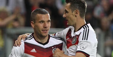 Podolski: Ozil Pemain Kelas Dunia Podolski: Ozil Pemain Kelas Dunia