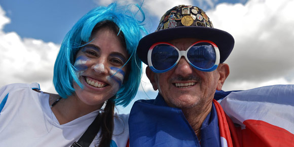 Galeri Suporter: Uruguay vs Kosta Rika