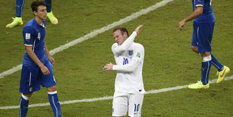 Rooney Kecewa Gagal Jebol Gawang Italia Rooney Kecewa Gagal Jebol Gawang Italia