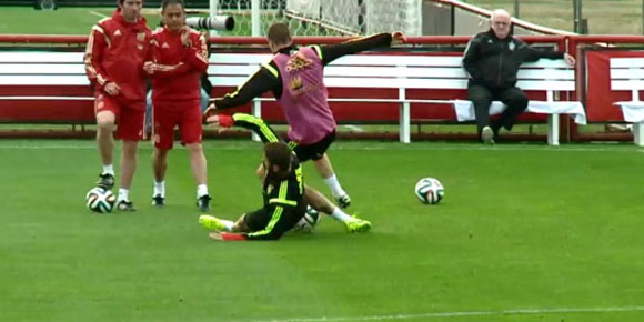 Ramos Luncurkan Tekel Beresiko Hadapi Torres Ramos Luncurkan Tekel Beresiko Hadapi Torres