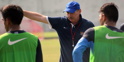 Tiga Hari Absen, Riedl Ternyata Flu Berat Tiga Hari Absen, Riedl Ternyata Flu Berat