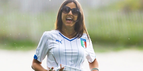 Berjersey Azzurri, Claudia Romani Tampil Seksi Berjersey Azzurri, Claudia Romani Tampil Seksi