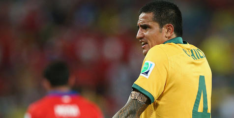 De Jong Waspadai Cahill De Jong Waspadai Cahill