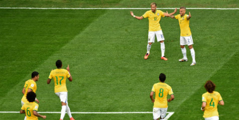 Review: Neymar Antarkan Brasil Gilas Kamerun Review: Neymar Antarkan Brasil Gilas Kamerun